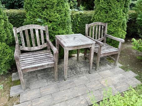 木製の椅子とテーブル 木製の椅子とテーブル 木の椅子,草木,リラックスの写真素材