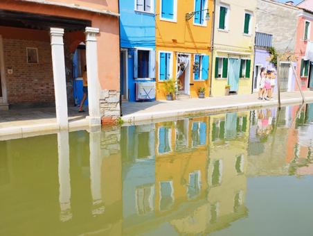街並み 川,ブラーノ島,ポップの写真素材