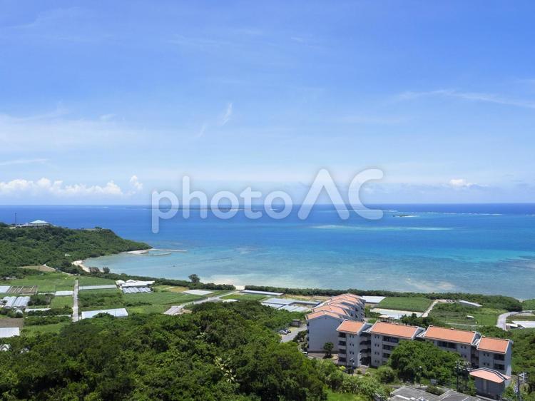 南城市の海と町並み（沖縄県南城市） 海,風景,遠景の写真素材