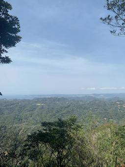 青空と山並みを望む展望風景 青空と山並みを望む展望風景 山並み,展望,青空の写真素材