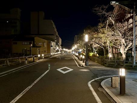 夜のあわら市の町並み　温泉街 暗い,自然,町の写真素材