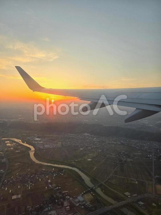 飛行機から見た夕日 飛行機,夕日,夕陽の写真素材