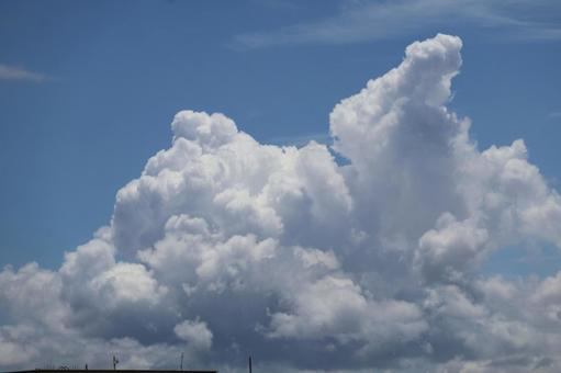 もくもくした雲と青空の夏空 もくもくした雲と青空の夏空の写真