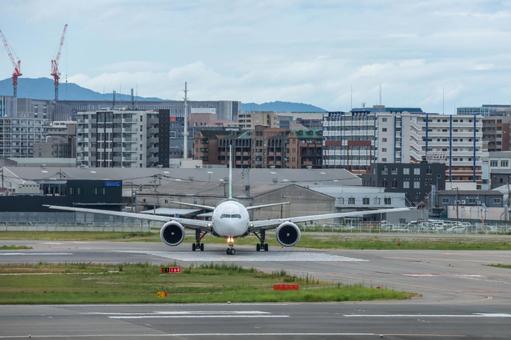 午後の福岡、旅立ちの音 午後の福岡、旅立ちの音 飛行機,航空機,旅客機の写真素材