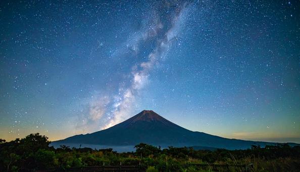 星空 夏の大三角形 星空 夏の大三角形の写真