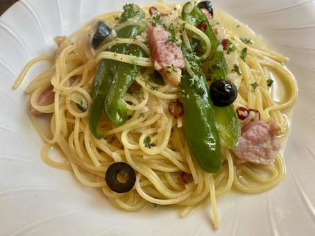 夏野菜たっぷりペペロンチーノ 夏野菜たっぷりペペロンチーノ パスタ,ペペロンチーノ,スパゲティの写真素材