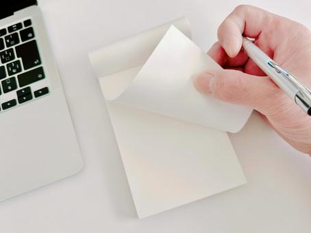 メモをとる男性の手元　ビジネスシーン ビジネス,人物,検索の写真素材