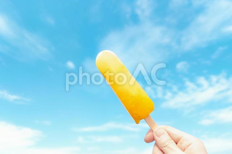 青空とアイス アイス,アイスバー,夏の写真素材