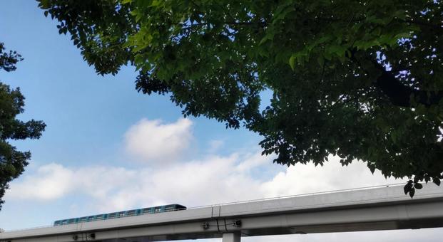 神戸市内を走るモノレール 神戸市内を走るモノレールの写真