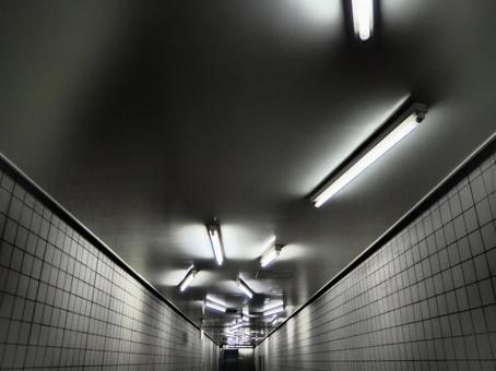 ホラーゲームのような地下通路3 ホラーゲームのような地下通路3の写真