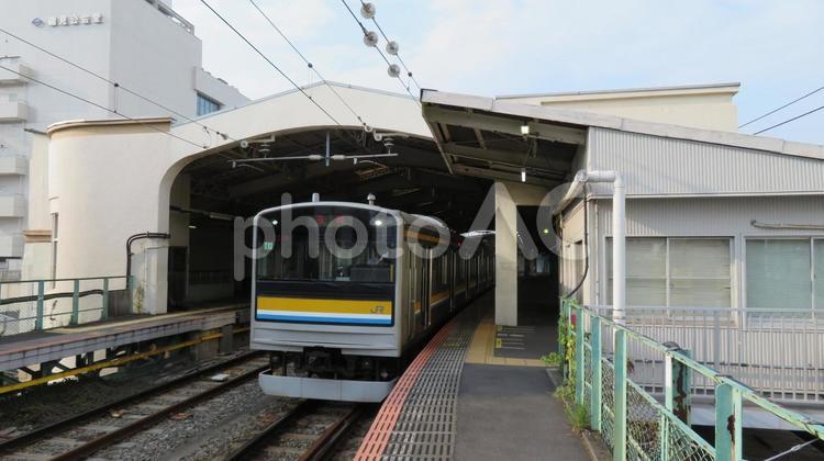 鶴見線　鶴見駅　205系とホーム 鶴見線,鶴見駅,205系の写真素材
