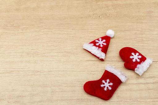 サンタ帽、手袋、ブーツのクリスマス飾り クリスマス,サンタクロース,サンタ帽の写真素材