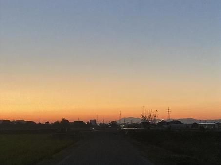 秋の夕焼けの写真