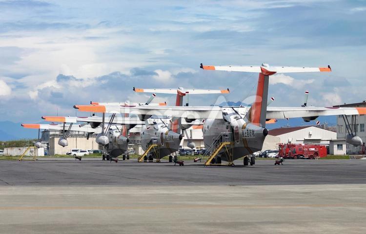 駐機する3機の海上自衛隊飛行艇US-1A 海上自衛隊,自衛隊,ミリタリーの写真素材