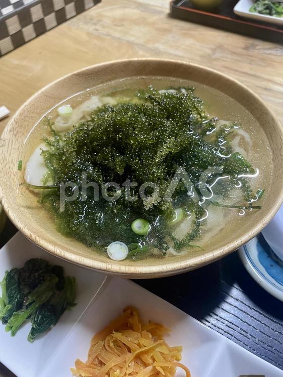 海ぶどうとソーキそば 海ぶどう,沖縄料理,和食の写真素材