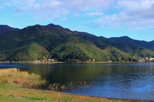 秋の河口湖周辺 秋の河口湖周辺 河口湖周辺,河口湖,湖の写真素材
