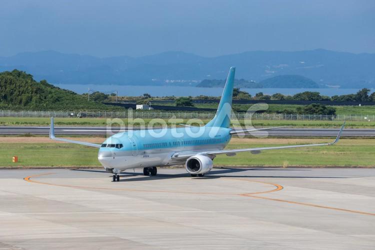 澄んだ午前の長崎空港 飛行機,航空機,旅客機の写真素材