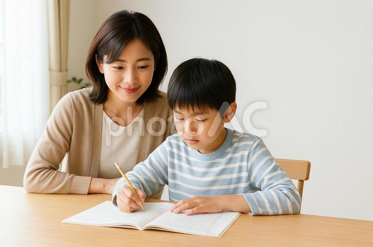 試験に向けて問題集に取り組む小学生 学習,デスク,机の写真素材