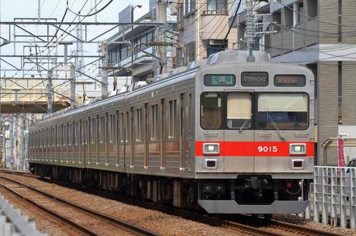 東急大井町線、9000系、9015編成 東急大井町線、9000系、9015編成の写真