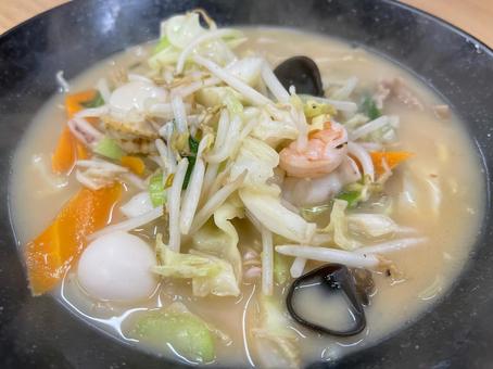 野菜たっぷりのチャンポン 野菜たっぷりのチャンポンの写真