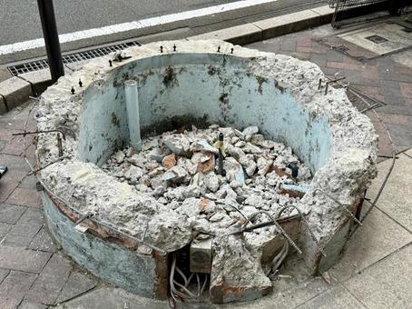 撤去された鉄筋コンクリートの柱 撤去された鉄筋コンクリートの柱 柱,工事現場,撤去の写真素材