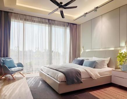 窓の大きな寝室 窓の大きな寝室の写真