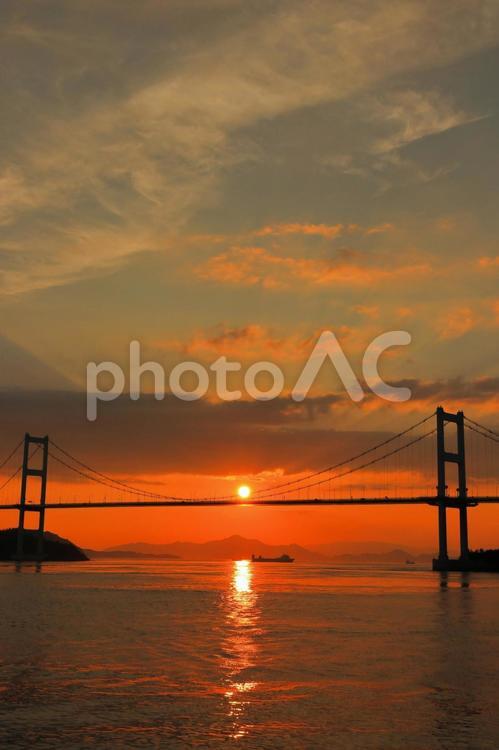 夕焼け小焼けの来島海峡-3 夕日,夕焼け,しまなみ海道の写真素材
