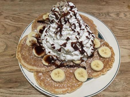 チョコバナナパンケーキ チョコバナナパンケーキ パンケーキ,バナナ,生クリームの写真素材