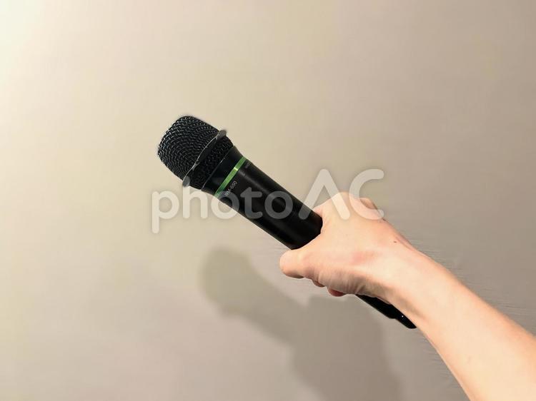 マイクを持つ手 マイク,手,持つの写真素材