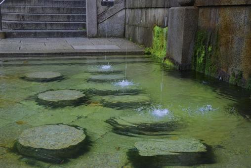 京都 清水寺の御利益スポット・音羽の滝 清水寺,音羽の滝,名水の写真素材