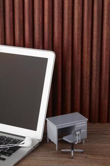 リモートワーク 出勤 在宅ワーク 仕事 リモートワーク 出勤 在宅ワーク 仕事 リモートワーク,在宅勤務,ノートパソコンの写真素材