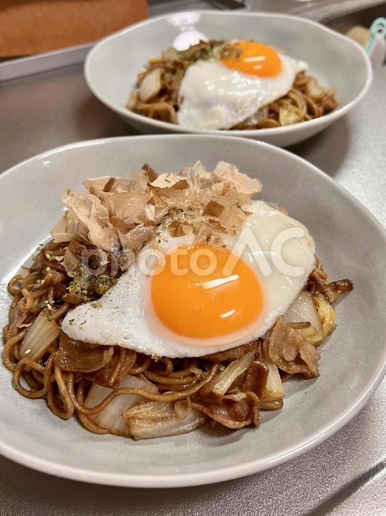 目玉焼き焼きそば 食事,ご飯,夕食の写真素材