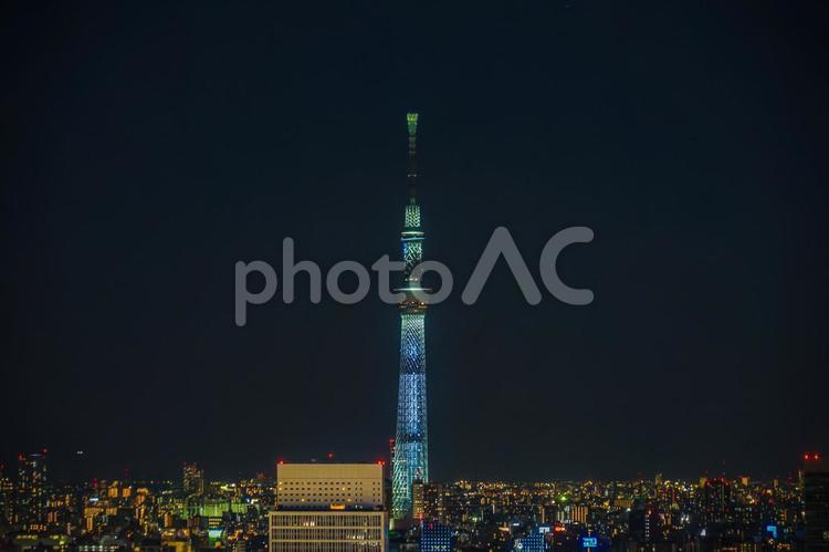 文京シビックセンターから見えるスカイツリー３ skytree,tokyoskytree,オフィスビルの写真素材