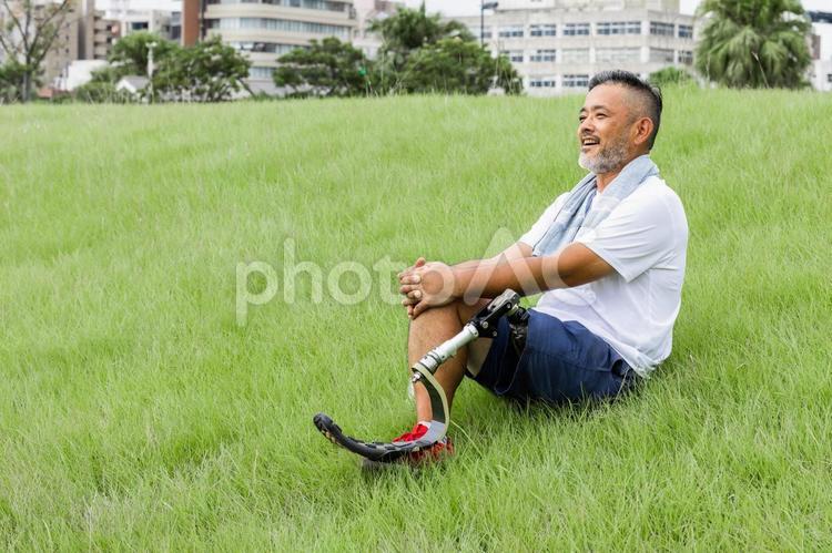 障がい者　運動をする義足の男性 障害者,障がい者,義足の写真素材