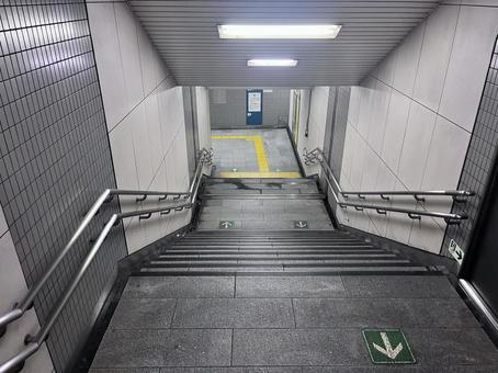 地下階段 地下階段 交通,地下鉄,地下道の写真素材