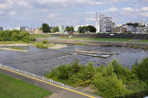 幌平橋から望む豊平川 幌平橋から望む豊平川 豊平川,幌平橋,札幌市の写真素材