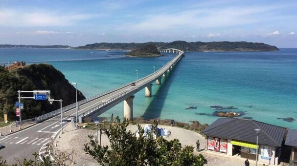 絶景！青い海へ続く角島大橋 角島大橋,島,海の写真素材