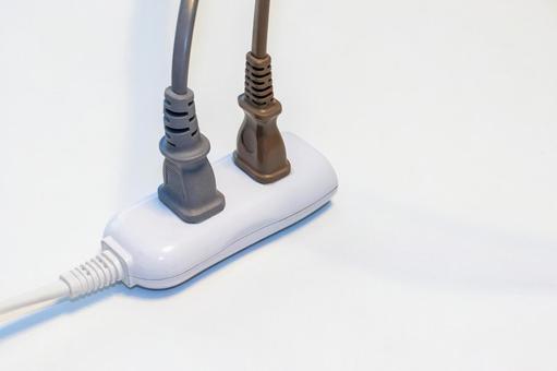 電源タップに接続されたプラグ 電源タップ,プラグ,延長コードの写真素材