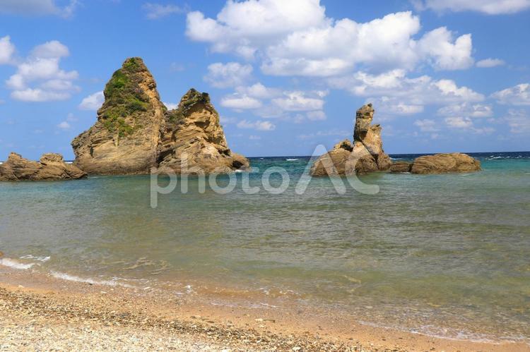 奇岩　やんばるの海岸　沖縄県国頭村 海,ビーチ,空の写真素材