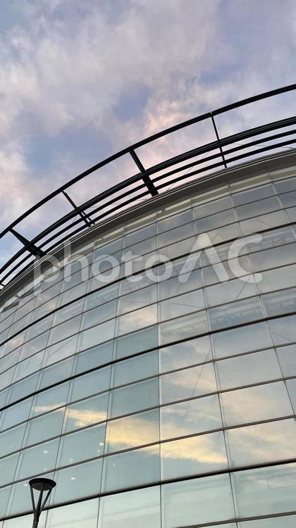 空とビル（ガラス張り・透明性） ガラス張り,透明性,窓の写真素材