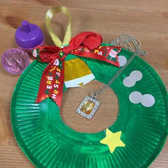 12月の制作物 図工,シール,画用紙の写真素材