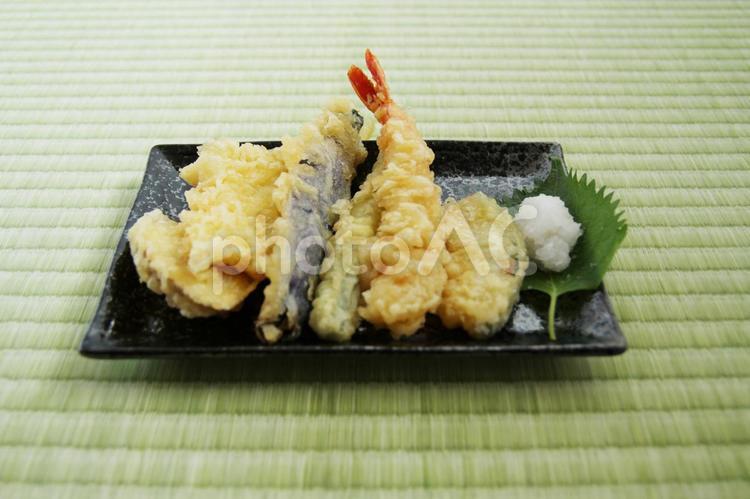 天ぷらの盛り合わせ 天ぷら,エビ,なすの写真素材