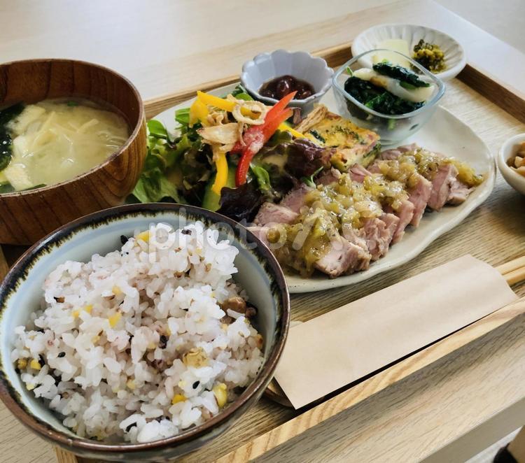 ローストパークと小鉢のランチプレート ランチ,ワンプレート,オシャレランチの写真素材