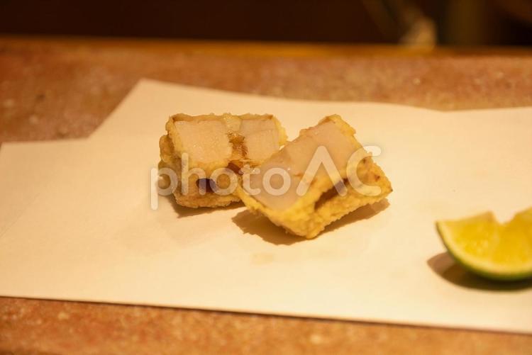 カウンターで天ぷら三昧！／蓮根 天ぷら,天麩羅,テンプラの写真素材