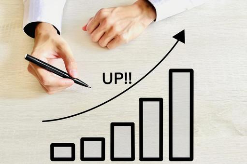 右肩上がりのグラフとビジネスマンの手元 グラフ,上昇,アップの写真素材