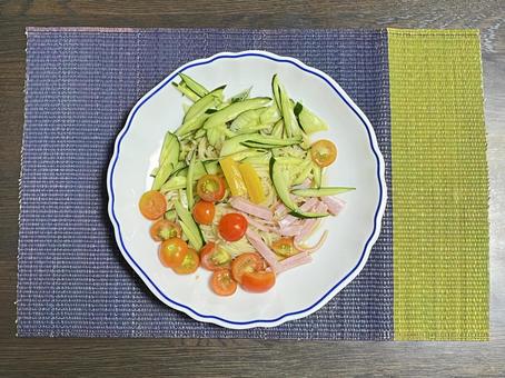 冷やし中華 冷やし中華 冷やし中華,麵,キュウリの写真素材