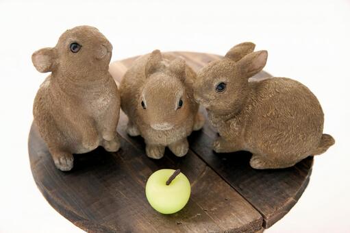 かわいい野うさぎの人形 人形,置物,野うさぎの写真素材