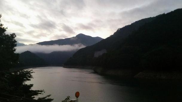 山の朝 山の朝の写真