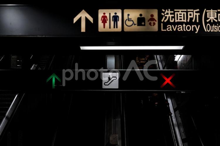 名古屋の地下鉄のイメージ３ ビル群,ホーム,ローカル線の写真素材