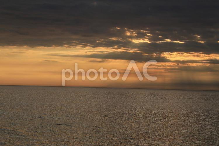 トンボロ現象の瀬浜海岸からの夕景 トンボロ現象,瀬浜海岸,夕景の写真素材
